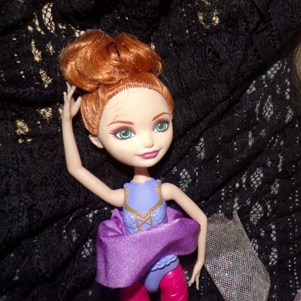 Mattel Ballerina Doll Ever After High Holly O'Hair Daughter of Rapunzel